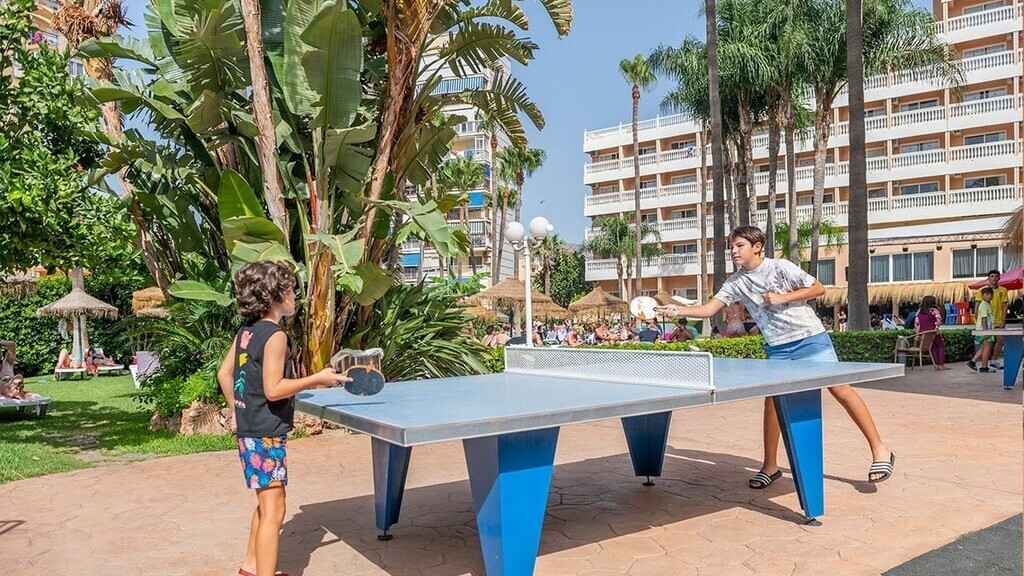 Hotel Parasol by Dorobe